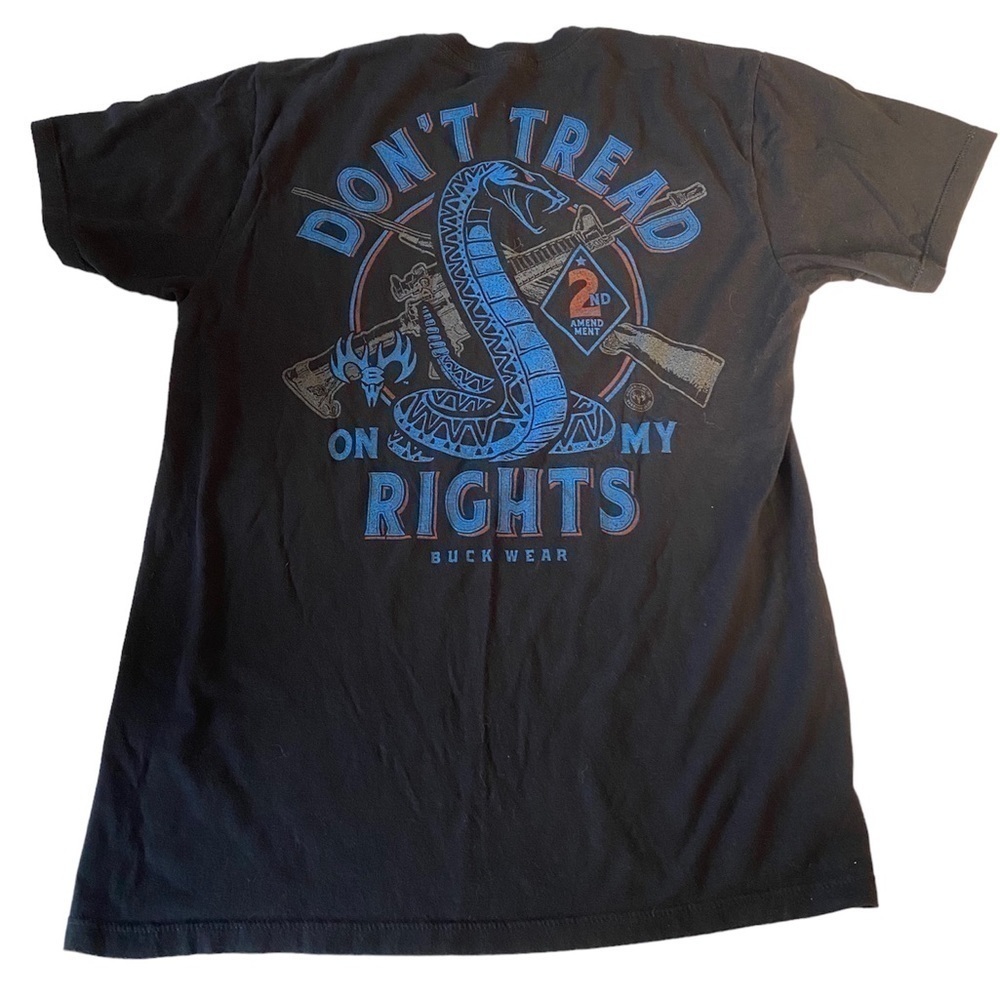 BUCK WEAR DON’T TREAD ON MY RIGHTS MENS GRAPHIC TEE SIZE MEDIUM